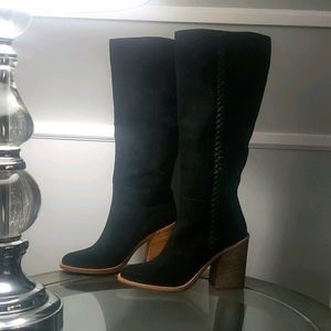 UGG Ladies sz 7 black suede 2 inch heeled boots